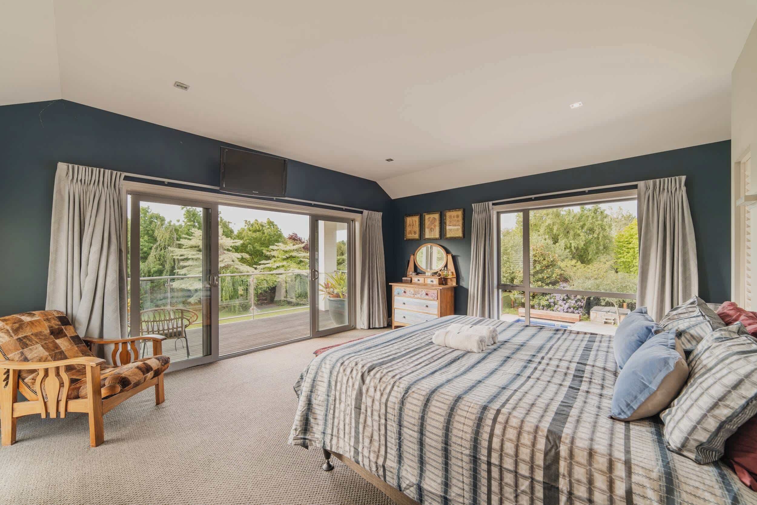 5 Schlafzimmer, Schreibtisch, Bügeleisen/Bügelbrett, WLAN