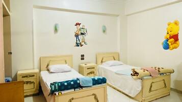 3 quartos, cofres nos quartos, ferros/tábuas de passar roupa, Wi-Fi