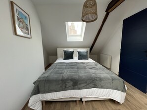 Fer et planche à repasser, Wi-Fi gratuit, draps fournis