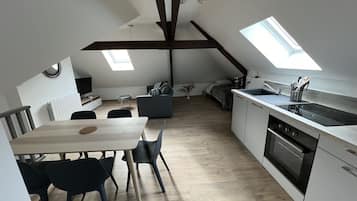 Fridge, microwave, oven, coffee/tea maker