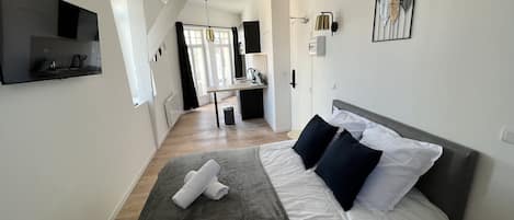 Iron/ironing board, free WiFi, bed sheets
