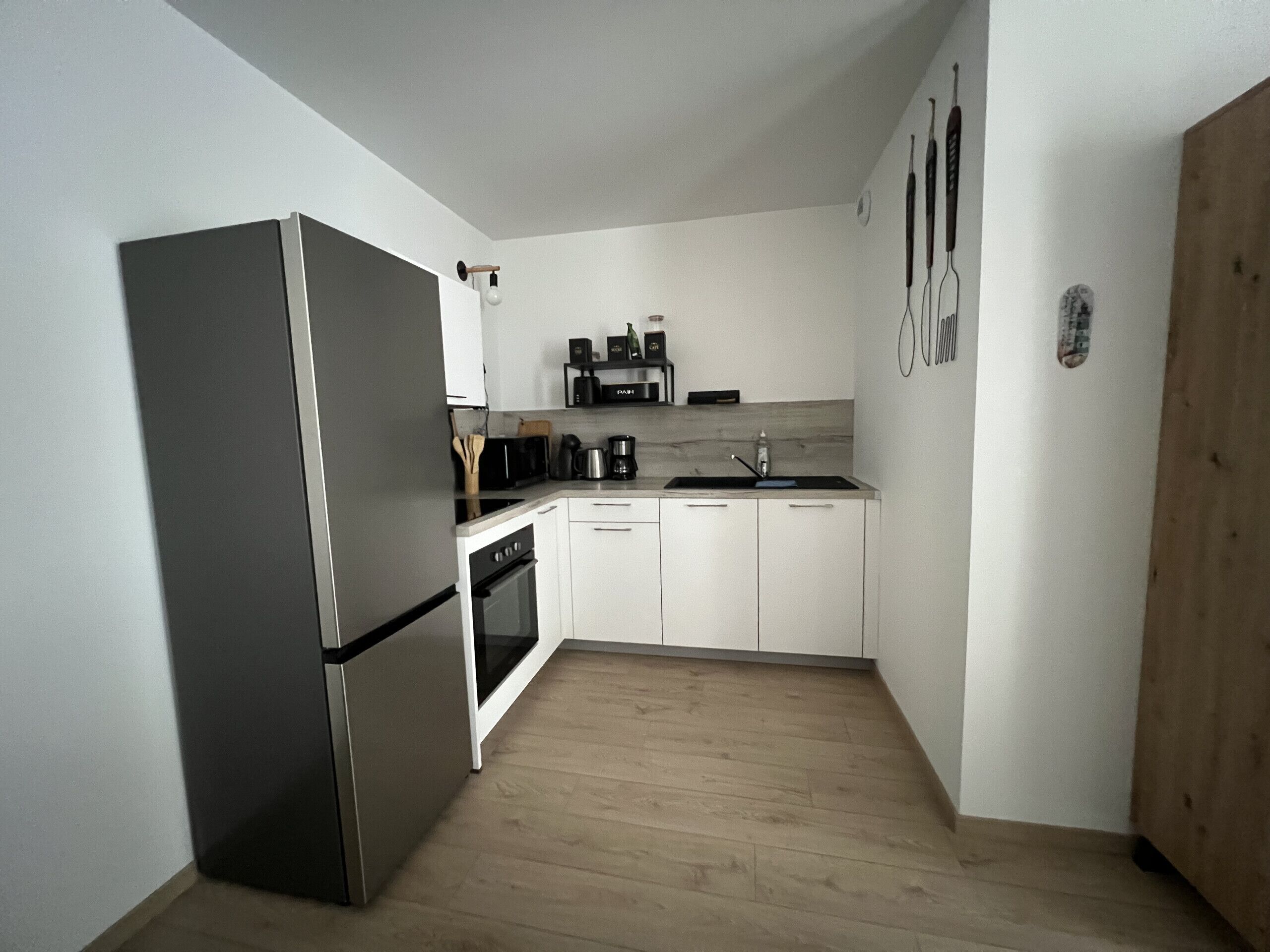 Frigorífic, microones, forn i placa de cuina 