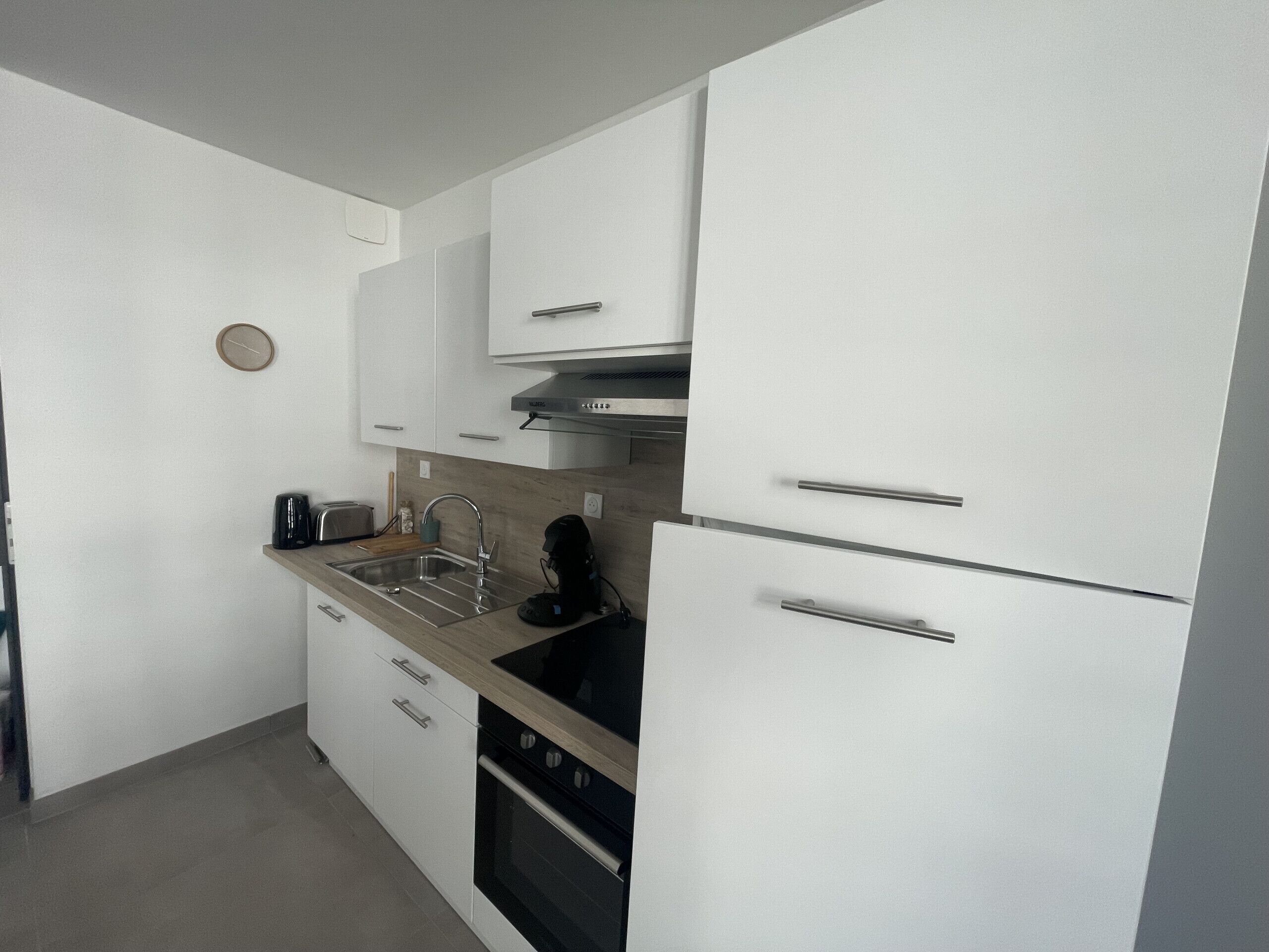 Frigorífic, microones, forn i placa de cuina 