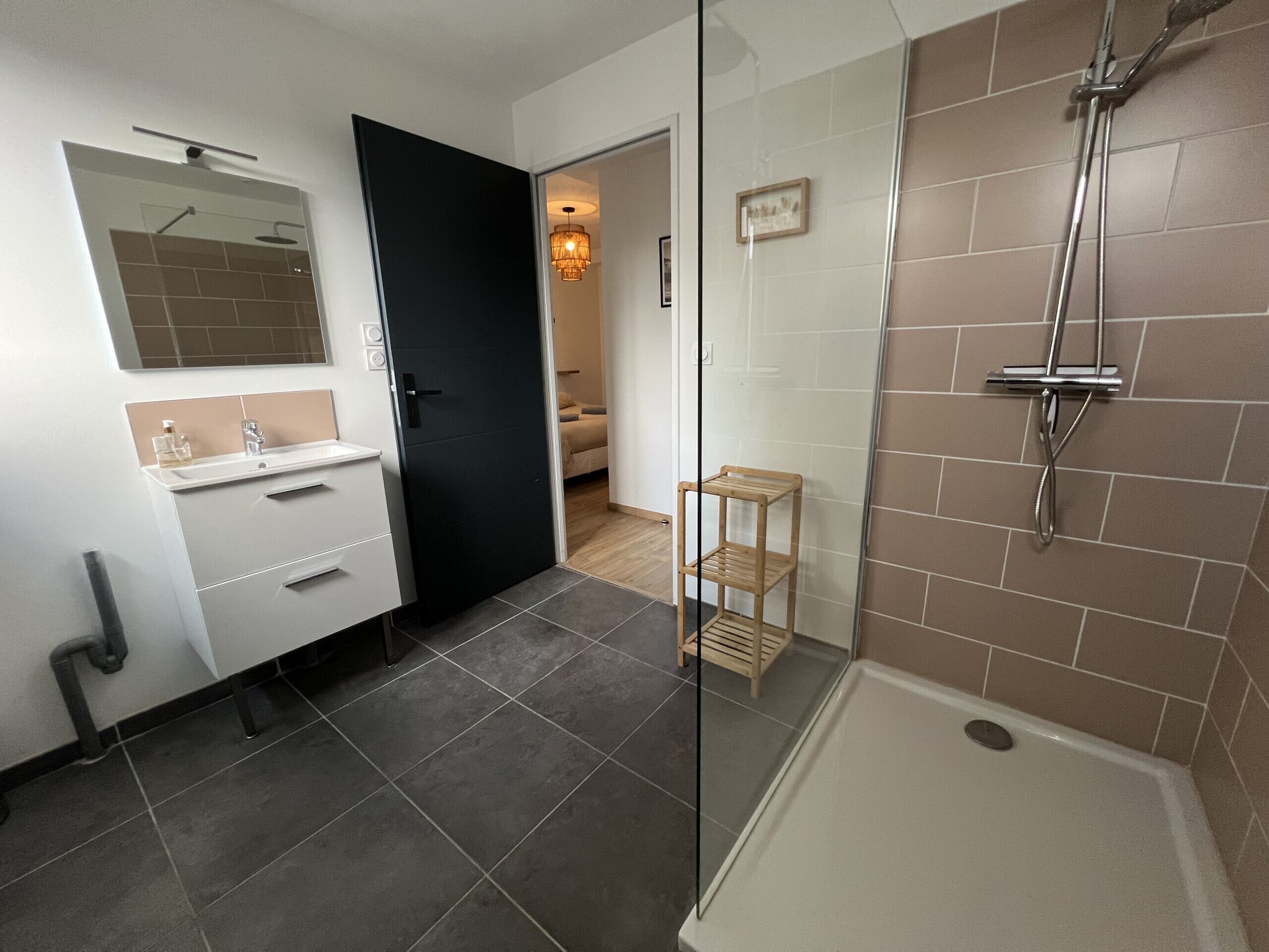 Dusch, hårtork och handdukar