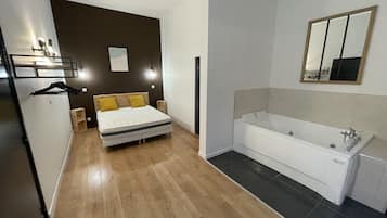 Fer et planche Ă repasser, Wi-Fi gratuit, draps fournis
