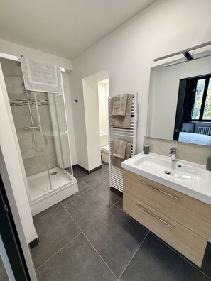 Shower, hair dryer, towels - Le Calais Wilson 5 : Appt 4p (Calais)