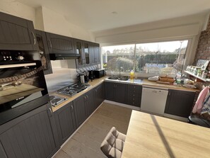 Fridge, microwave, oven, dishwasher - Chez Pape & Mame : Stella-Plage, Maison 10-12 Pers (Cucq)