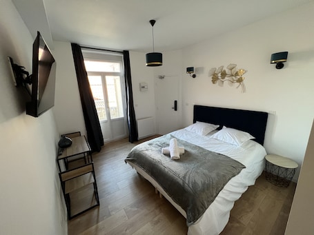 アイロン / アイロン台、WiFi (無料)、ベッドシーツ. La Chambre Balnéo - 2P downtown Liévin