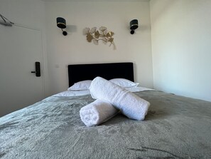 Iron/ironing board, free WiFi, bed sheets