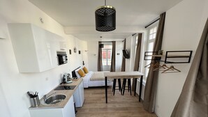 A compact kitchen with white cabinets, a built-in microwave, and a coffee machine. - La Suite Balnéo - 2p downtown Liévin (Liévin)