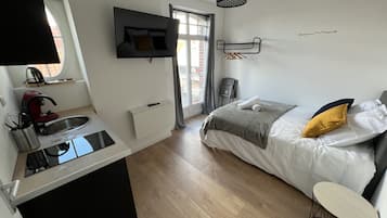 Iron/ironing board, free WiFi, bed sheets