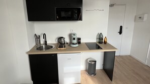 Kaffetrakter/tekoker, kjøleskap, mikrobølgeovn og vannkoker