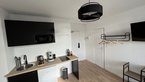 Kaffetrakter/tekoker, kjøleskap, mikrobølgeovn og vannkoker