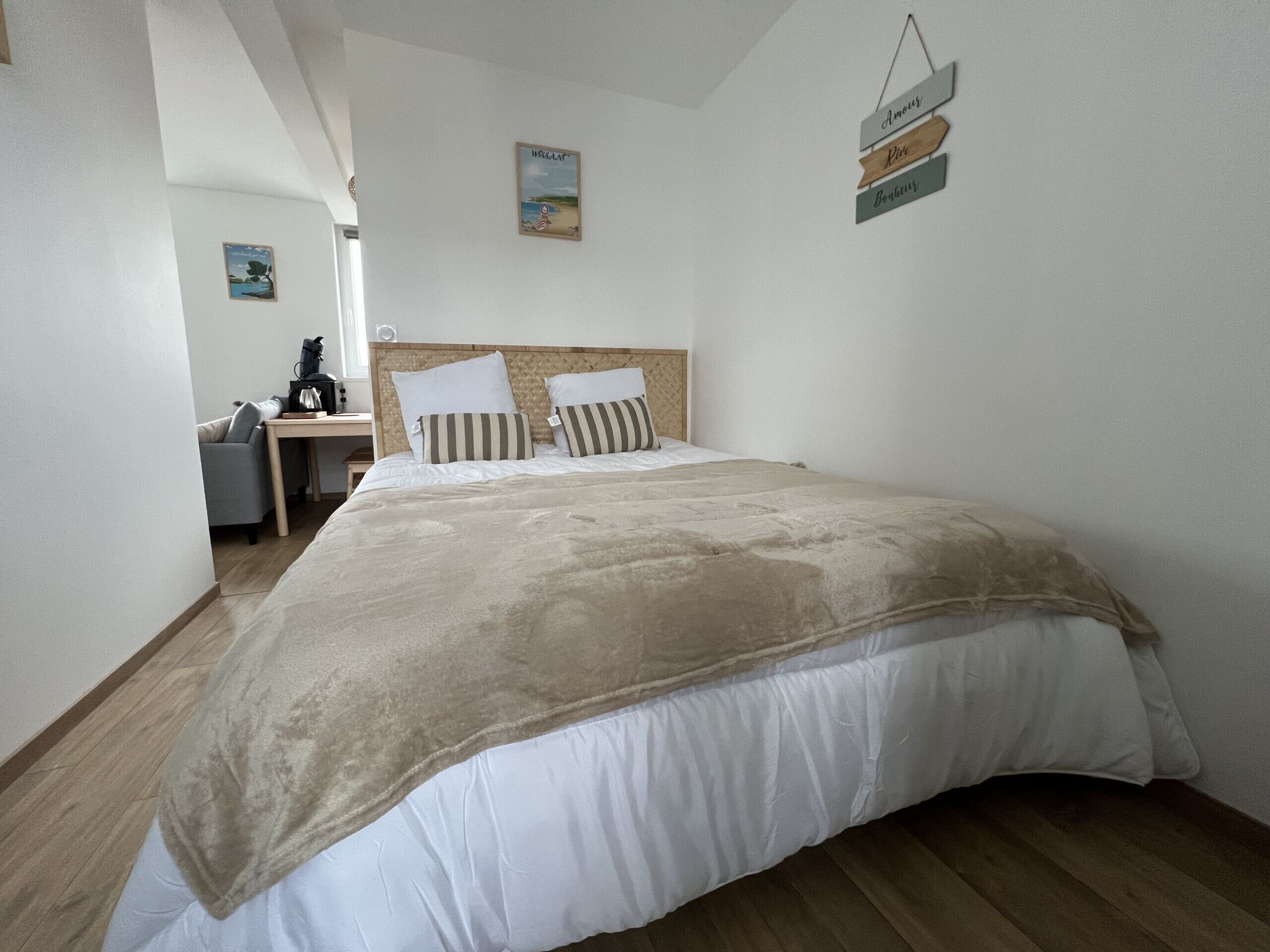 Iron/ironing board, free WiFi, bed sheets