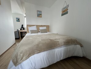 Fer et planche à repasser, Wi-Fi gratuit, draps fournis