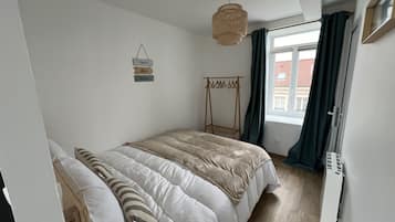 Iron/ironing board, free WiFi, bed sheets