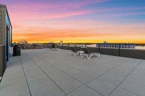 Terrace/patio - 1BD - King Bed - Sleeps 4 - Harbor Views! - Near Fish Town! (Philadelphia)