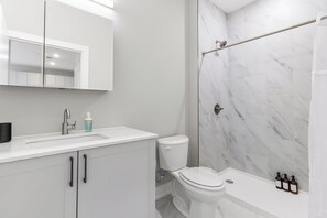 Håndklæder, Sæbe, Toiletpapir