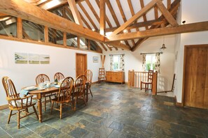 Dining - Beachside holiday home  (Padstow)