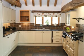 Microwave, oven - Beachside holiday home (Padstow)