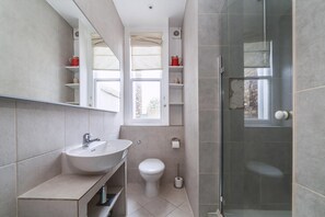 Apartment | Bathroom