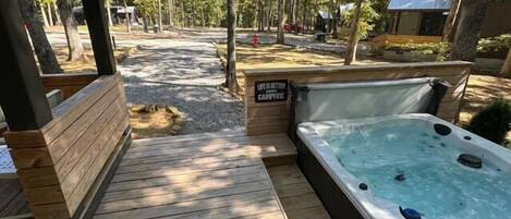 Outdoor spa tub