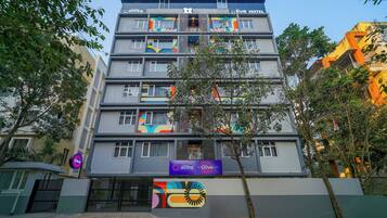 Vista frontal de la propiedad