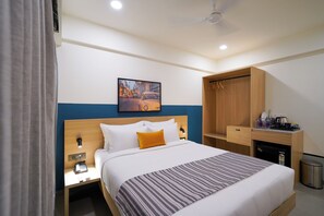 Quarto casal standard | Escrivaninha, espaço de trabalho para notebook, Wi-Fi de cortesia