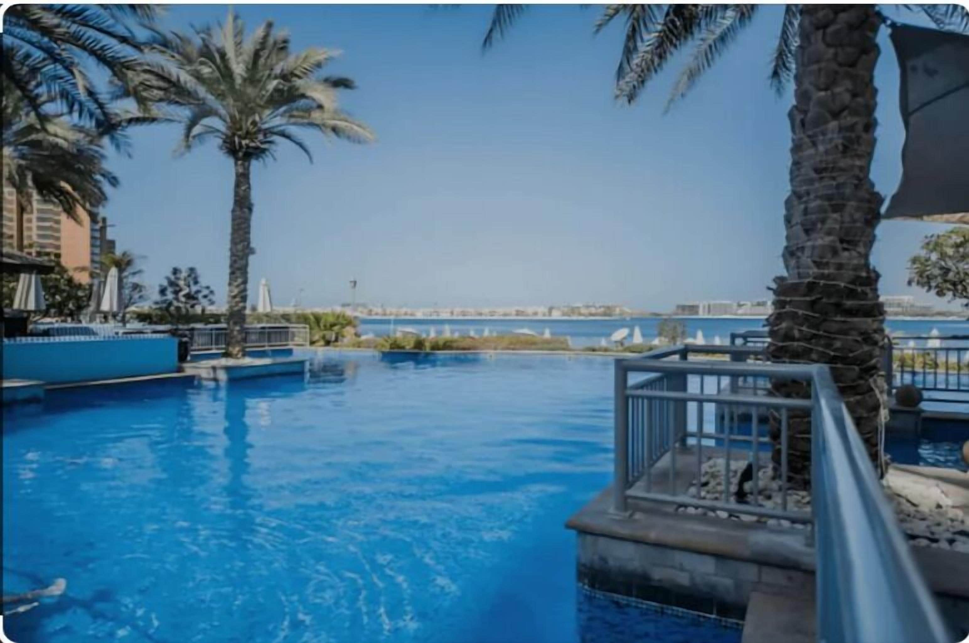 حمّام سباحة خارجي