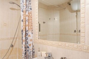 Articoli per l'igiene personale ecosostenibili, asciugacapelli, bidet