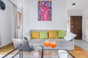 Appartement classique, balcon, vue sur la cour intérieure | 1 chambre, rideaux d’obscurcissement, fer et planche à repasser
