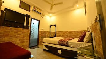 Classic Double Room, Balcony | Desk, laptop workspace, free WiFi