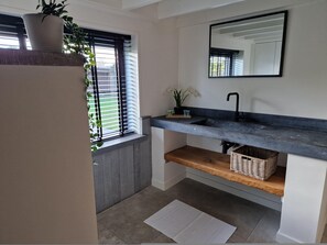 6 habitaciones y acceso a internet