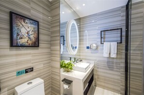 Superior Single Room | Bathroom | Shower, hair dryer, slippers, towels