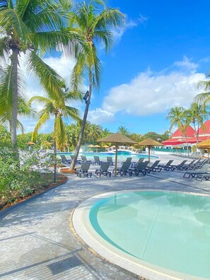 2 outdoor pools