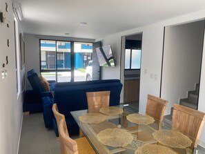 Premium-Ferienhaus, Poolblick | Wohnbereich
