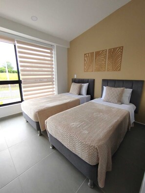 3 bedrooms, desk, laptop workspace, blackout drapes
