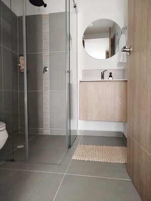 Luxury Cottage, 3 Bedrooms, Kitchen, Mountain View | Bathroom | Free toiletries, towels, soap, shampoo - Casas Campestres de Lujo con Piscina  (La Tebaida)