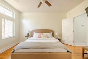 2 chambres, fer et planche à repasser, Wi-Fi, draps fournis