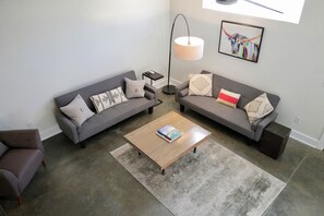 Living area - Entire townhome in Nashville, TN - minutes from Broadway - sleeps 8  (Nashville)