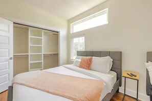 2 bedrooms, iron/ironing board, WiFi, bed sheets - Entire townhome in Nashville, TN - minutes from Broadway - sleeps 8  (Nashville)