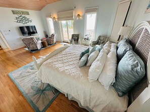 3 bedrooms, desk, iron/ironing board, free WiFi - St Pete Beach Don Cesar Beachfront Hot Tub (St Pete Beach)