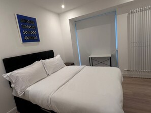 Apartment | 2 bedrooms, iron/ironing board, free WiFi, bed sheets - Excel London Gateway Apartments (London)