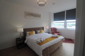 1 slaapkamer, een strijkplank/strijkijzer, wifi, beddengoed