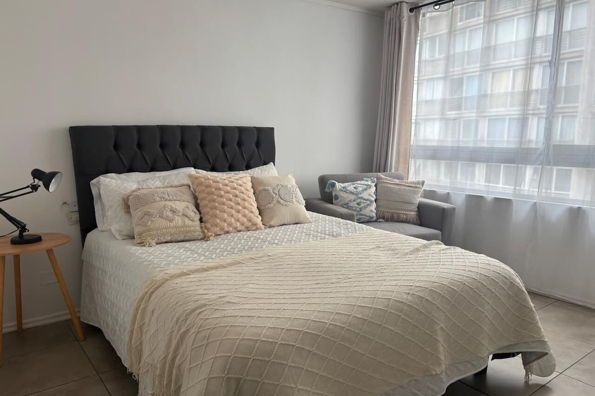 Classic-huoneisto, näköala pihalle | 1 makuuhuone, allergiatestatut vuodevaatteet, untuvapeitot