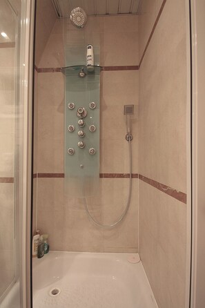 Classic Apartment | Bathroom - Bridgestreet St Germain (Paris)