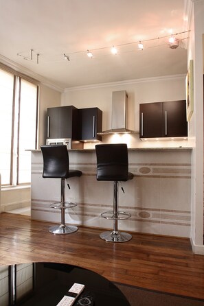 Classic-Apartment | Wohnbereich | Flachbildfernseher