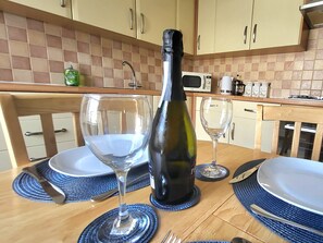 Family Apartment, 2 Bedrooms, Non Smoking, Kitchen | Private kitchen