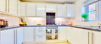 Spacious 4 Bed Semi-Detached Family Home with Parking