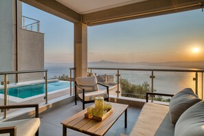 9 عدّة غرف نوم ومكتب وتجهيزات عازلة للصوت